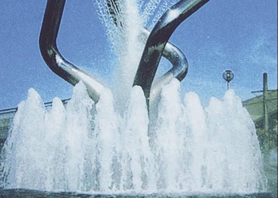 El espray de la fuente de agua del AAA dirige el jet de cobre amarillo 12m3/h de la torre del hielo