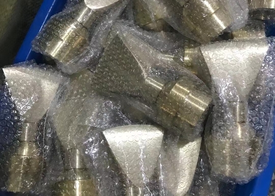 Boca completamente de cobre amarillo ajustable del flor del jet FNPT de la fuente de la fan de la dirección