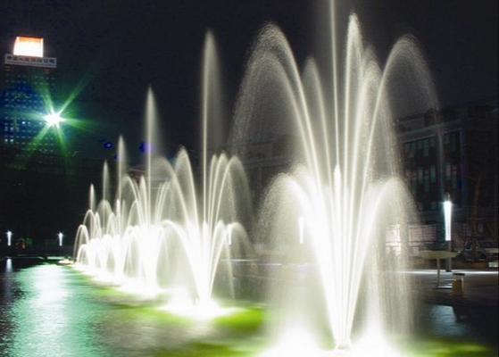 Los accesorios de la fuente de la piscina DN25 1" las 3 capas ajustables de cobre amarillo florecen la fuente de la música del flor