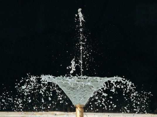 1" charca de agua completamente de cobre amarillo del jet de la boca de la fuente de agua de la flor del flor Sprilker