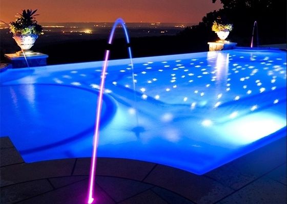Cubierta llevada 6003 de la piscina que salta el jet laminar de la boca de la fuente