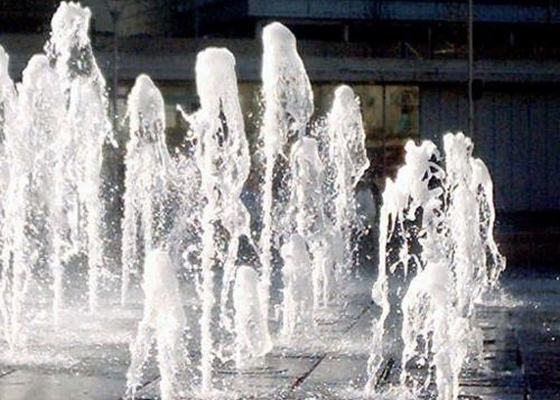 La fuente de baile completamente de cobre amarillo equipa con inyector 25m3/h 250Kpa