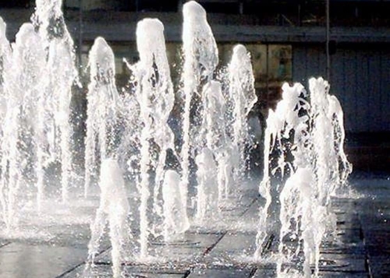 La fuente baile de cobre amarillo del 1/2 de” equipa con inyector el diámetro del espray de Jet Vertical Or Paraolic