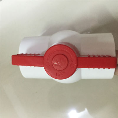 Vávula de bola comercial del tubo de agua del PVC de los accesorios de la piscina